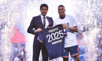 307 buts et 16 titres !