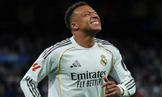 Mbappé ignore les huées et offre une passe décisive