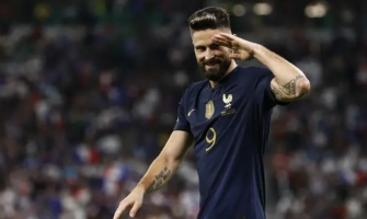 Retraité de l'équipe nationale après la Coupe d'Europe